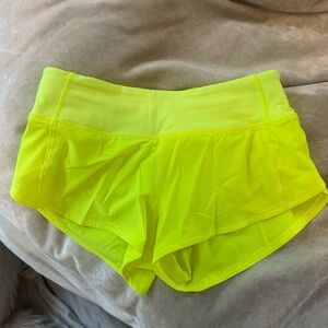 Lululemon speed up low rise lined short 2.5” highlight yellow
